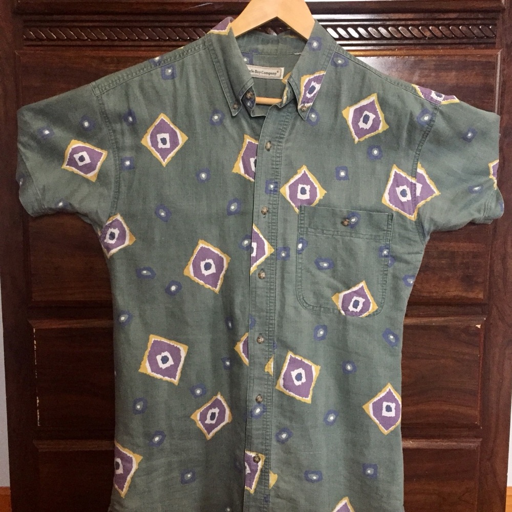 Green vintage shirt with motif.